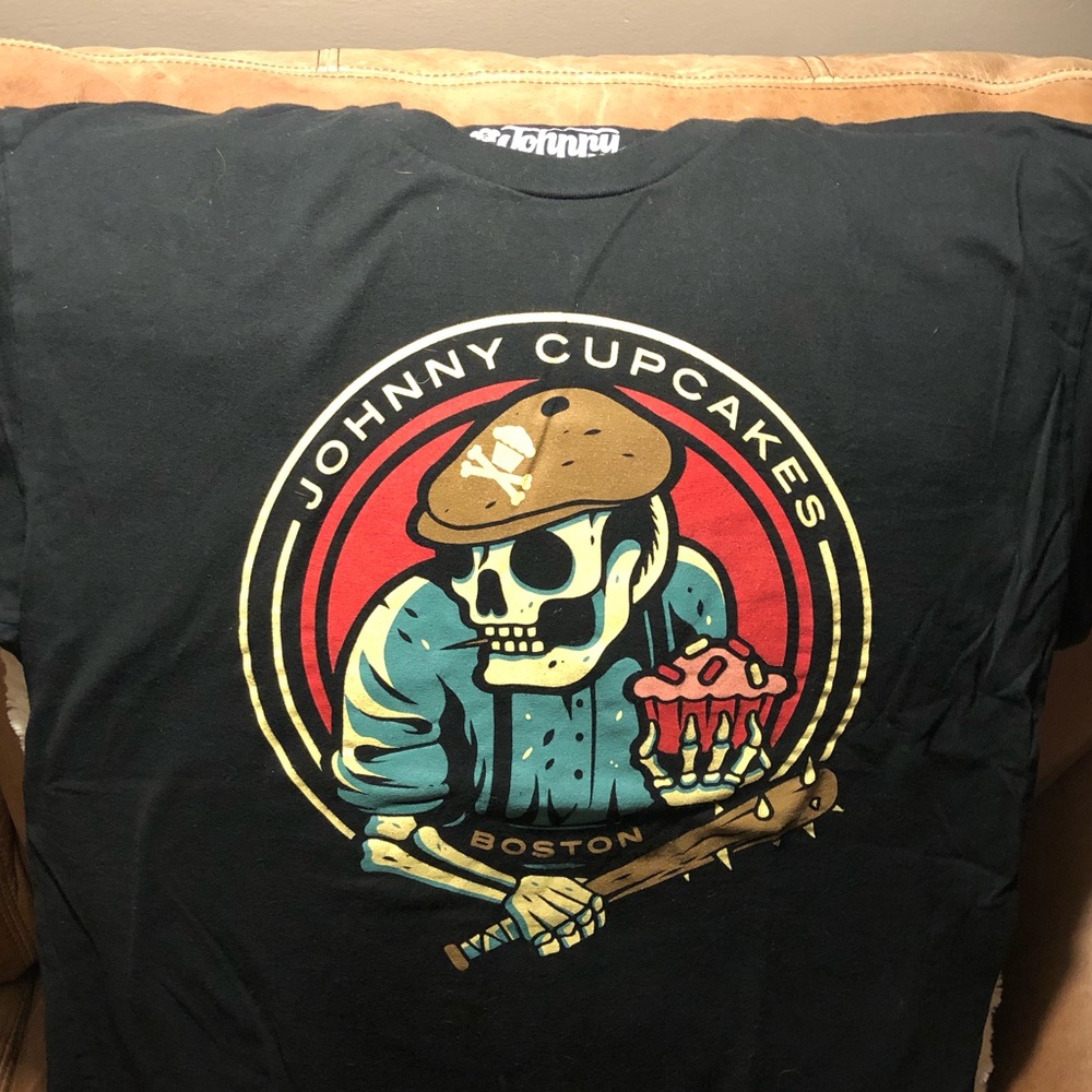 MENS Johnny Cupcakes T-Shirt!